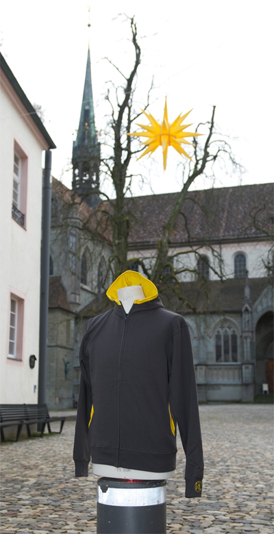 Hoodie vor dem Konstanzer Münster